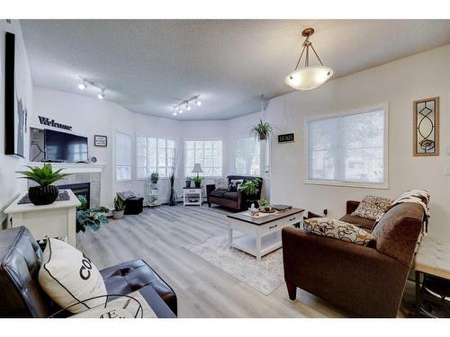 152-1415 Centre A Street Ne, Calgary, AB - Indoor Photo Showing Living Room With Fireplace