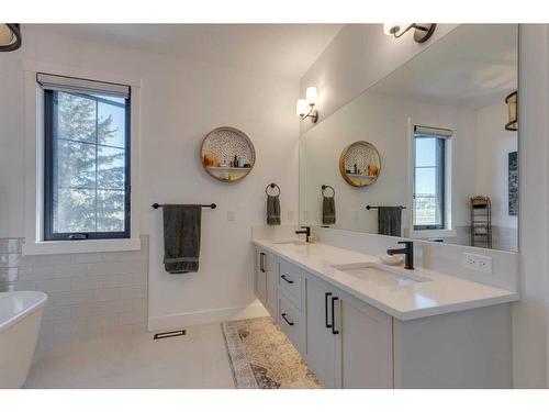 34-130 Discovery Drive Sw, Calgary, AB - Indoor Photo Showing Bathroom