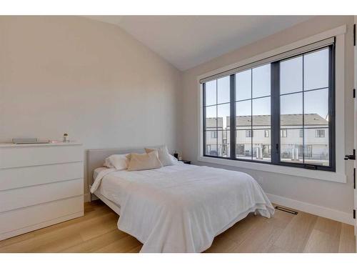 34-130 Discovery Drive Sw, Calgary, AB - Indoor Photo Showing Bedroom