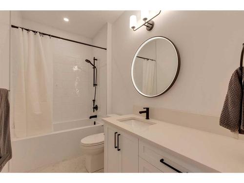 34-130 Discovery Drive Sw, Calgary, AB - Indoor Photo Showing Bathroom