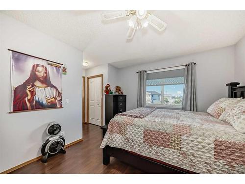 7281 Laguna Way Ne, Calgary, AB - Indoor Photo Showing Bedroom