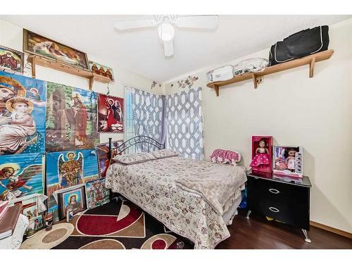 7281 Laguna Way Ne, Calgary, AB - Indoor Photo Showing Bedroom