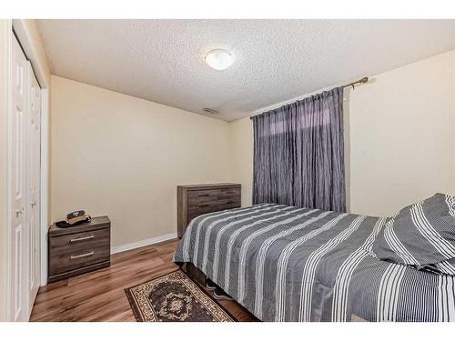 7281 Laguna Way Ne, Calgary, AB - Indoor Photo Showing Bedroom