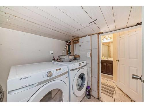 7281 Laguna Way Ne, Calgary, AB - Indoor Photo Showing Laundry Room