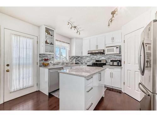 7281 Laguna Way Ne, Calgary, AB - Indoor Photo Showing Kitchen With Upgraded Kitchen