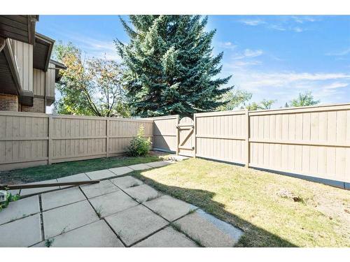 111-1055 72 Avenue Nw, Calgary, AB - Outdoor