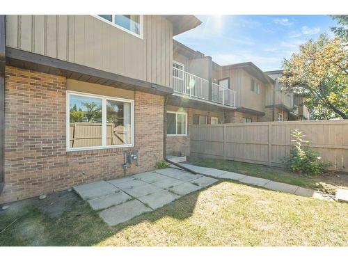 111-1055 72 Avenue Nw, Calgary, AB - Outdoor