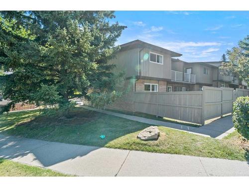 111-1055 72 Avenue Nw, Calgary, AB - Outdoor