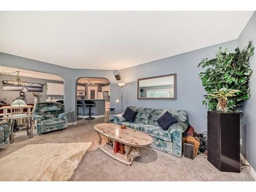 112 Oakmere Place, Chestermere, AB - Indoor Photo Showing Living Room