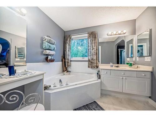 112 Oakmere Place, Chestermere, AB - Indoor Photo Showing Bathroom