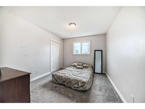 112 Oakmere Place, Chestermere, AB - Indoor Photo Showing Bedroom