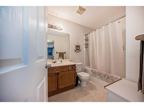 112 Oakmere Place, Chestermere, AB - Indoor Photo Showing Bathroom