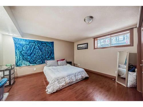 112 Oakmere Place, Chestermere, AB - Indoor Photo Showing Bedroom