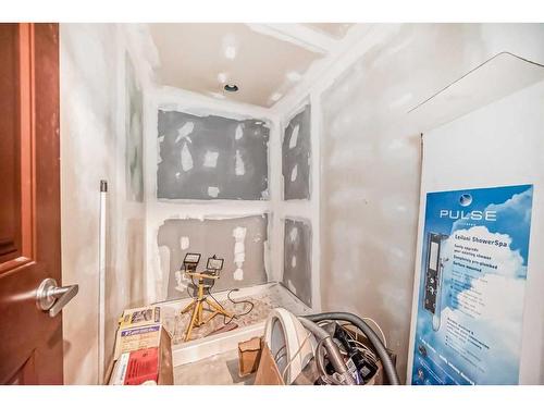 112 Oakmere Place, Chestermere, AB - Indoor Photo Showing Other Room