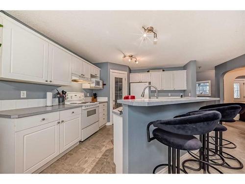 112 Oakmere Place, Chestermere, AB - Indoor Photo Showing Kitchen