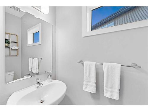 158 Carringvue Park Nw, Calgary, AB - Indoor Photo Showing Bathroom