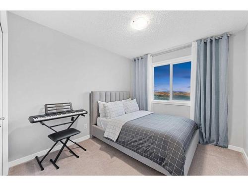 158 Carringvue Park Nw, Calgary, AB - Indoor Photo Showing Bedroom