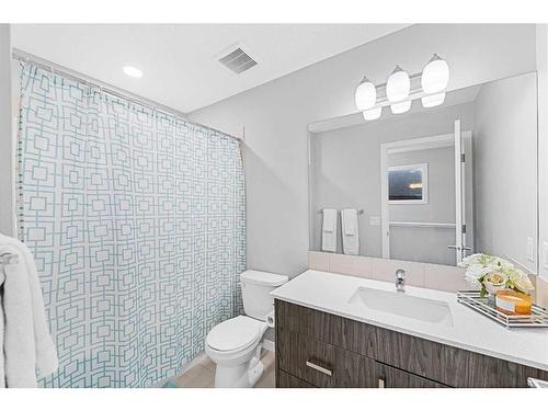 158 Carringvue Park Nw, Calgary, AB - Indoor Photo Showing Bathroom