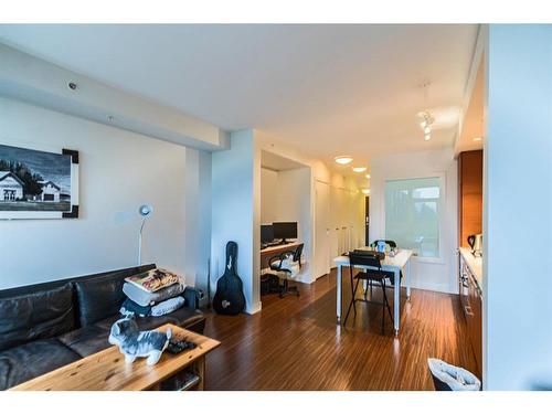 336-222 Riverfront Avenue Sw, Calgary, AB - Indoor Photo Showing Living Room