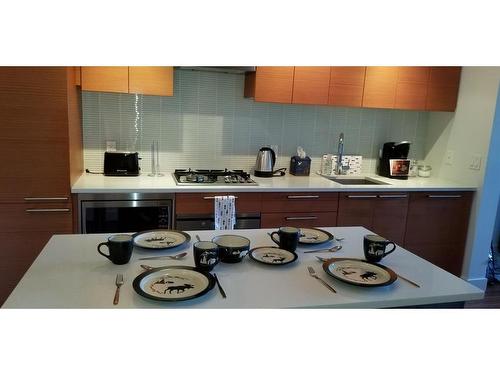 336-222 Riverfront Avenue Sw, Calgary, AB - Indoor Photo Showing Kitchen