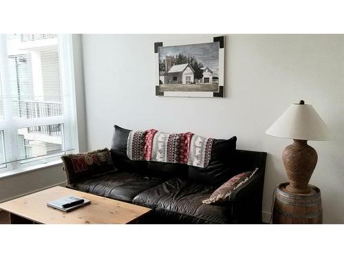 336-222 Riverfront Avenue Sw, Calgary, AB - Indoor Photo Showing Living Room