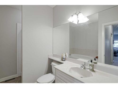 103 Bridle Estates Mews Sw, Calgary, AB - Indoor Photo Showing Bathroom