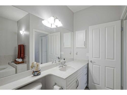 103 Bridle Estates Mews Sw, Calgary, AB - Indoor Photo Showing Bathroom