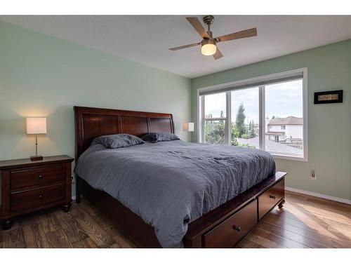 7967 Wentworth Drive Sw, Calgary, AB - Indoor Photo Showing Bedroom