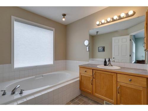 7967 Wentworth Drive Sw, Calgary, AB - Indoor Photo Showing Bathroom