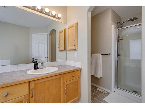 7967 Wentworth Drive Sw, Calgary, AB - Indoor Photo Showing Bathroom