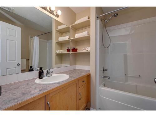 7967 Wentworth Drive Sw, Calgary, AB - Indoor Photo Showing Bathroom