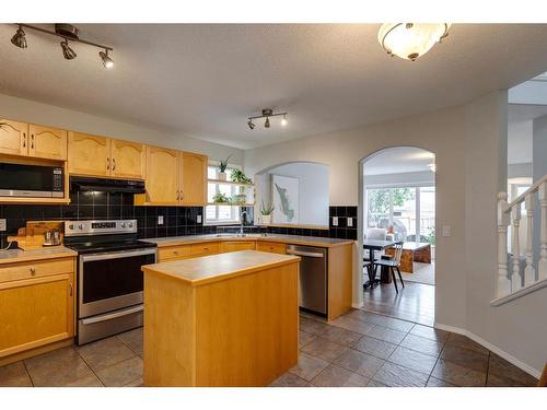 7967 Wentworth Drive Sw, Calgary, AB - Indoor Photo Showing Kitchen