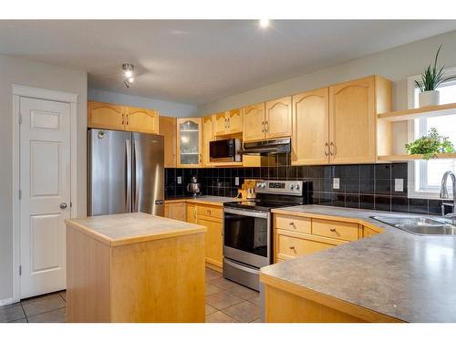 7967 Wentworth Drive Sw, Calgary, AB - Indoor Photo Showing Kitchen With Double Sink