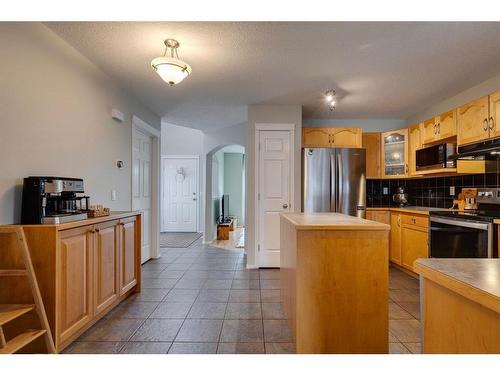 7967 Wentworth Drive Sw, Calgary, AB - Indoor Photo Showing Kitchen