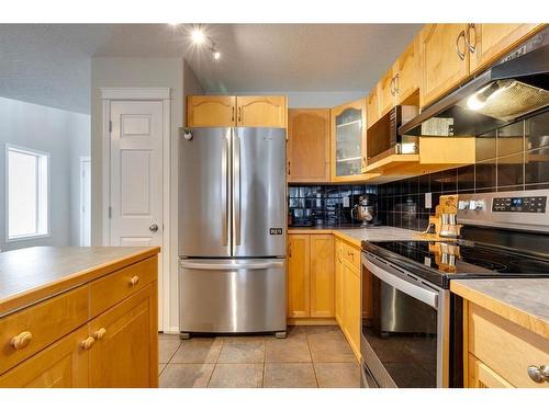 7967 Wentworth Drive Sw, Calgary, AB - Indoor Photo Showing Kitchen