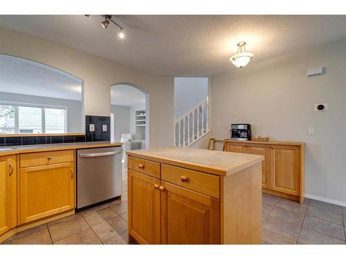 7967 Wentworth Drive Sw, Calgary, AB - Indoor Photo Showing Kitchen