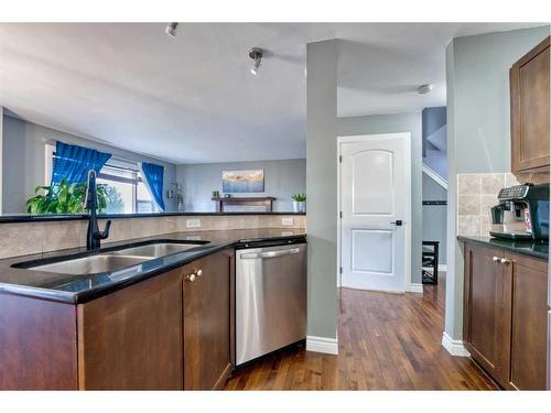 65 Evansdale Landing Nw, Calgary, AB - Indoor Photo Showing Kitchen With Double Sink