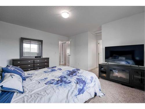 65 Evansdale Landing Nw, Calgary, AB - Indoor Photo Showing Bedroom