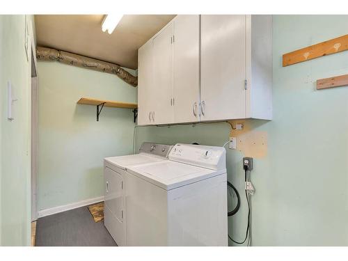 8907 34 Avenue Nw, Calgary, AB - Indoor Photo Showing Laundry Room