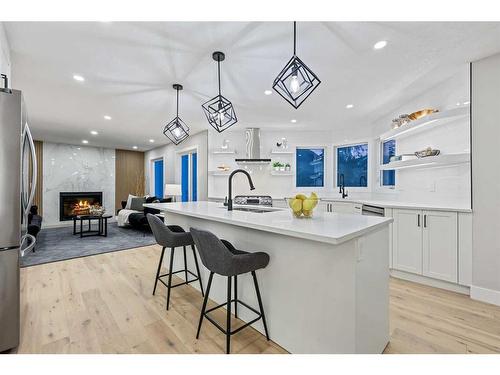 436 Woodbriar Place Sw, Calgary, AB - Indoor Photo Showing Kitchen With Upgraded Kitchen