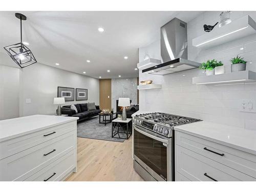 436 Woodbriar Place Sw, Calgary, AB - Indoor Photo Showing Kitchen With Upgraded Kitchen