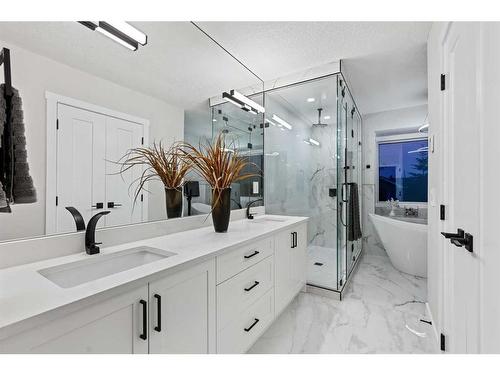 436 Woodbriar Place Sw, Calgary, AB - Indoor Photo Showing Bathroom