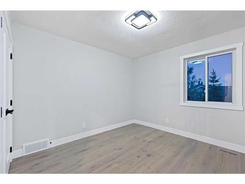 436 Woodbriar Place Sw, Calgary, AB - Indoor Photo Showing Other Room