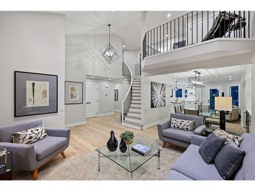 436 Woodbriar Place Sw, Calgary, AB - Indoor Photo Showing Living Room