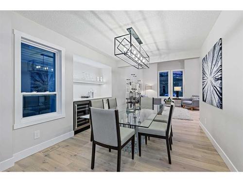 436 Woodbriar Place Sw, Calgary, AB - Indoor Photo Showing Dining Room