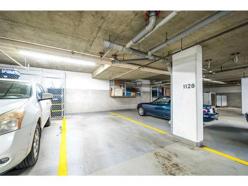 203-30 Discovery Ridge Close Sw, Calgary, AB - Indoor Photo Showing Garage