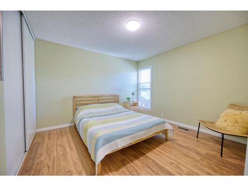 5-115 Bergen Road Nw, Calgary, AB - Indoor Photo Showing Bedroom