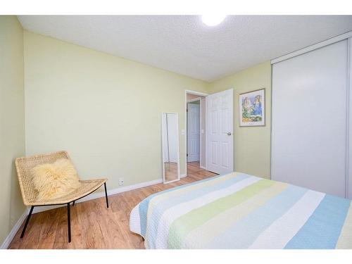 5-115 Bergen Road Nw, Calgary, AB - Indoor Photo Showing Bedroom