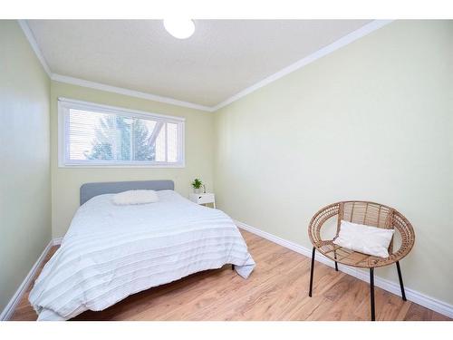 5-115 Bergen Road Nw, Calgary, AB - Indoor Photo Showing Bedroom