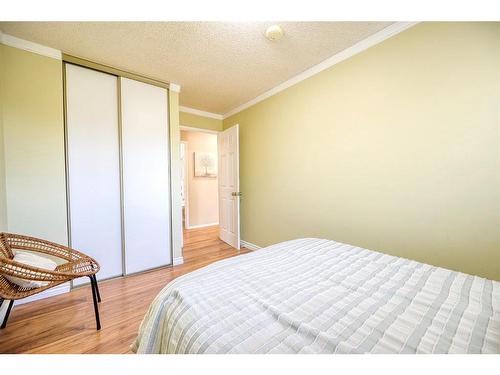 5-115 Bergen Road Nw, Calgary, AB - Indoor Photo Showing Bedroom